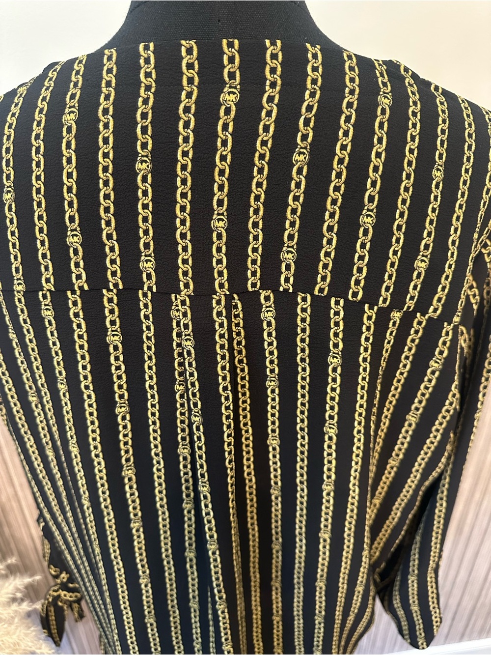 NWT Michael Kors Chain Print Blouse Large Black Gold 3/4 Sleeve Split Neck Top - Picture 6 of 9